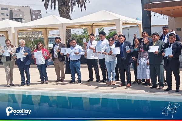 ALCALDE DE POCOLLAY RECIBE RECONOCIMIENTO EN LOS PREMIOS TURISMO DESCUBRE TACNA 2025