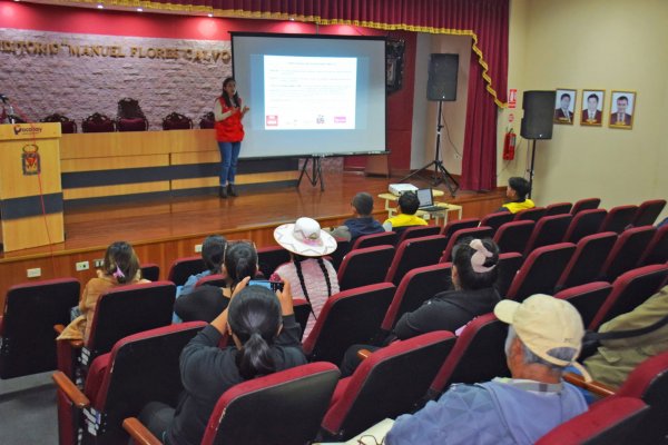 POCOLLAY FORTALECE LAS CAPACIDADES DE LOS PADRES DE FAMILIA PARA PREVENIR LA VIOLENCIA