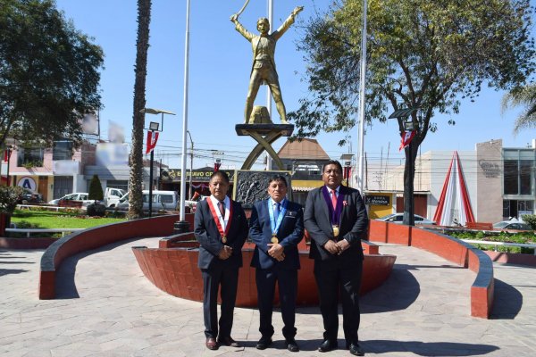 POCOLLAY RINDIÓ HOMENAJE AL PERÚ