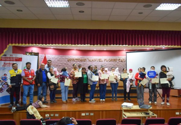 MADRES DE POCOLLAY CULMINARON PROGRAMA “JUNTOS POR UNA VIDA SIN ANEMIA”