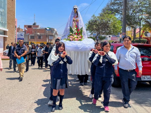 POCOLLAY RINDE HOMENAJE A LA VIRGEN DEL ROSARIO